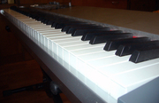 Продам ПОЛНОВЗВЕШЕННУЮ (РОЯЛЬНУЮ)  миди-клавиатуру СМЕ 88 клавиш.